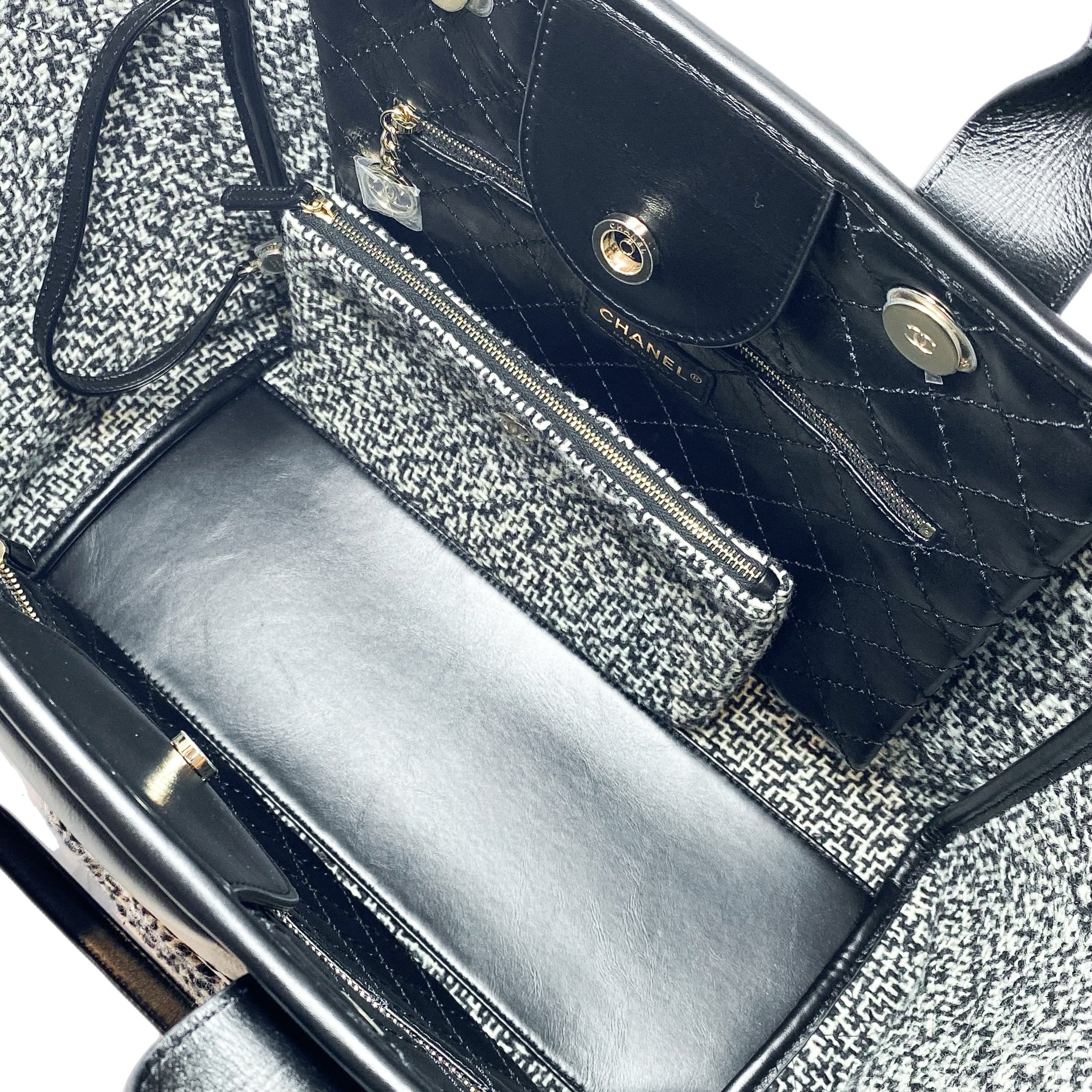 Chanel Black Tweed Deauville with Pouch – Consign of the Times ™