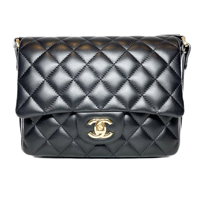 Chanel Black Quilted Bolero de Chanel Flap Bag
