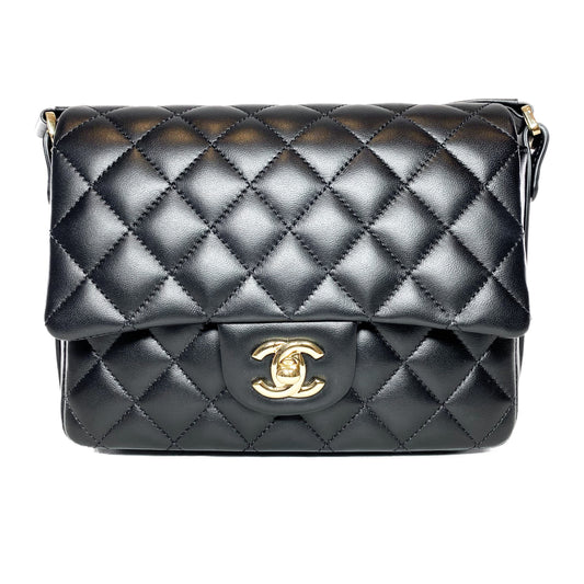 Chanel Black Quilted Bolero de Chanel Flap Bag