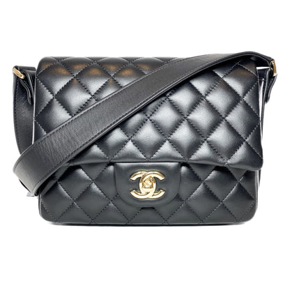 Chanel Black Quilted Bolero de Chanel Flap Bag