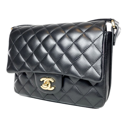 Chanel Black Quilted Bolero de Chanel Flap Bag
