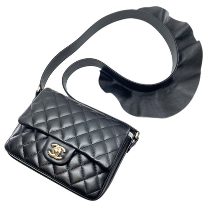 Chanel Black Quilted Bolero de Chanel Flap Bag