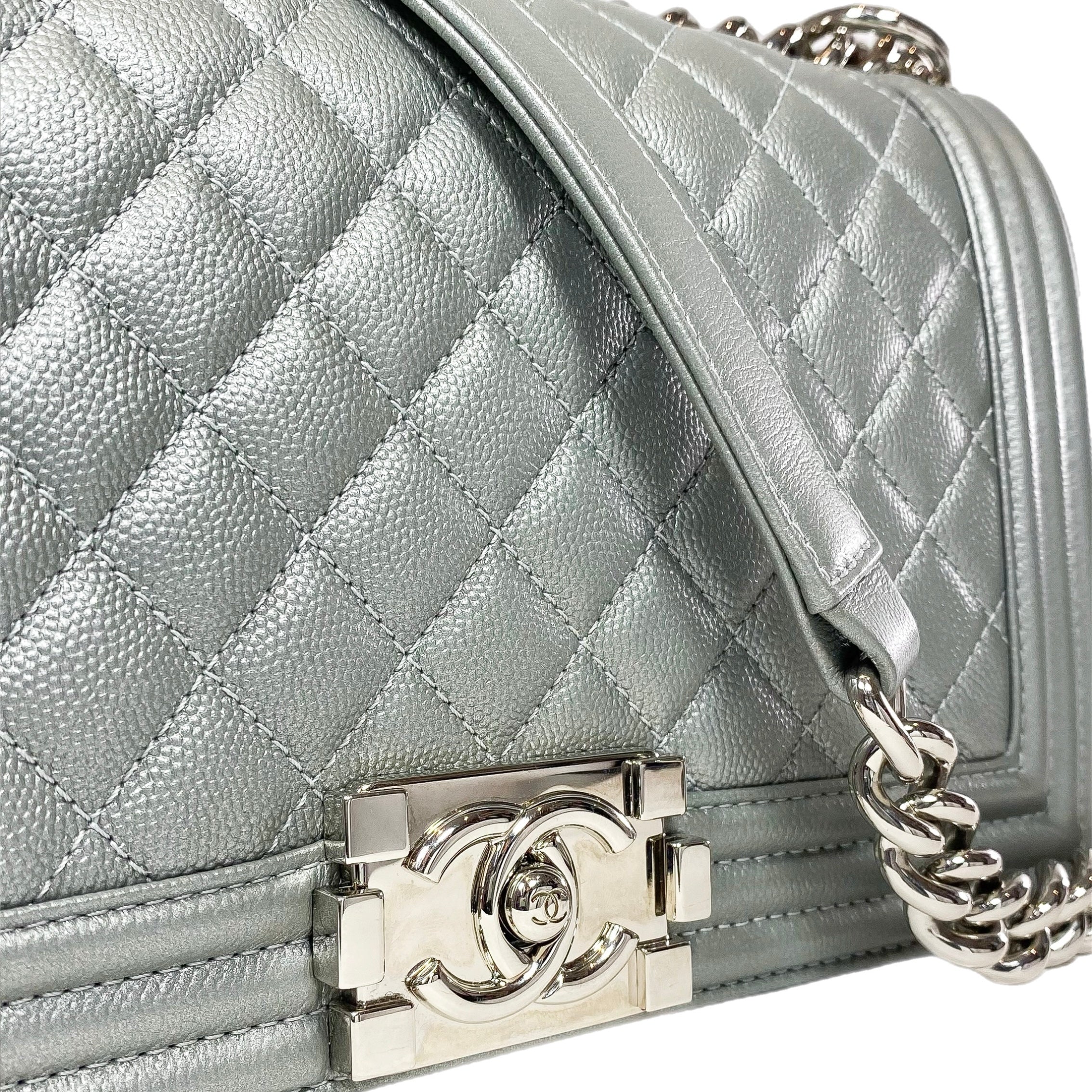 茶*様 Chanel Silver ヴィンテージバッグ Chanel Silver Old Medium Boy Bag | Consign of the Times ™