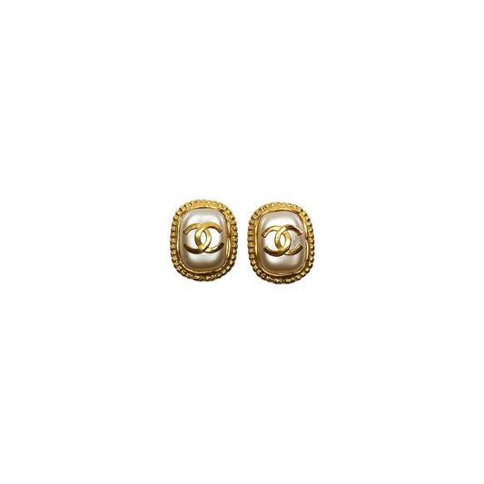 Chanel Gold Pearl Clip On Vintage Earrings