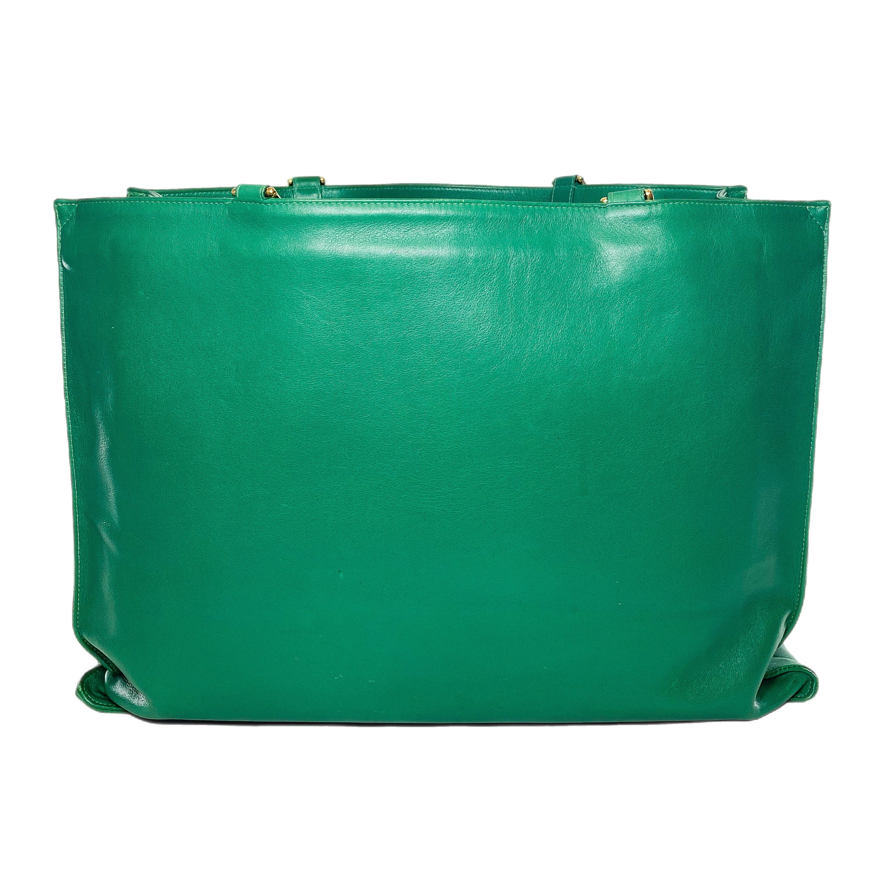 CHANEL グリーン　エナメル　トートバッグ Chanel Green Jumbo XL Timeless Shopping Tote – Consign of the Times ™