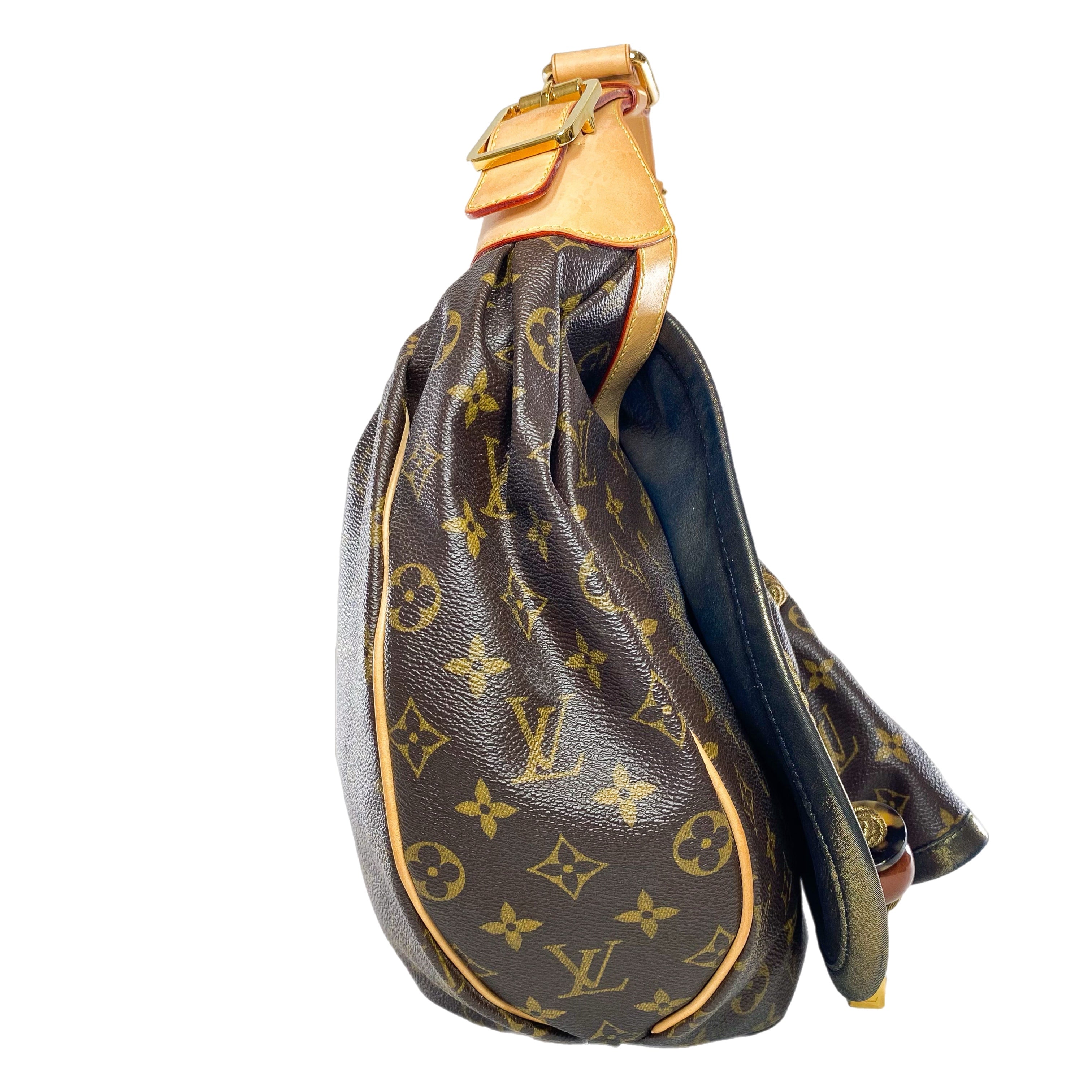 Louis Vuitton Monogram Kalahari GM