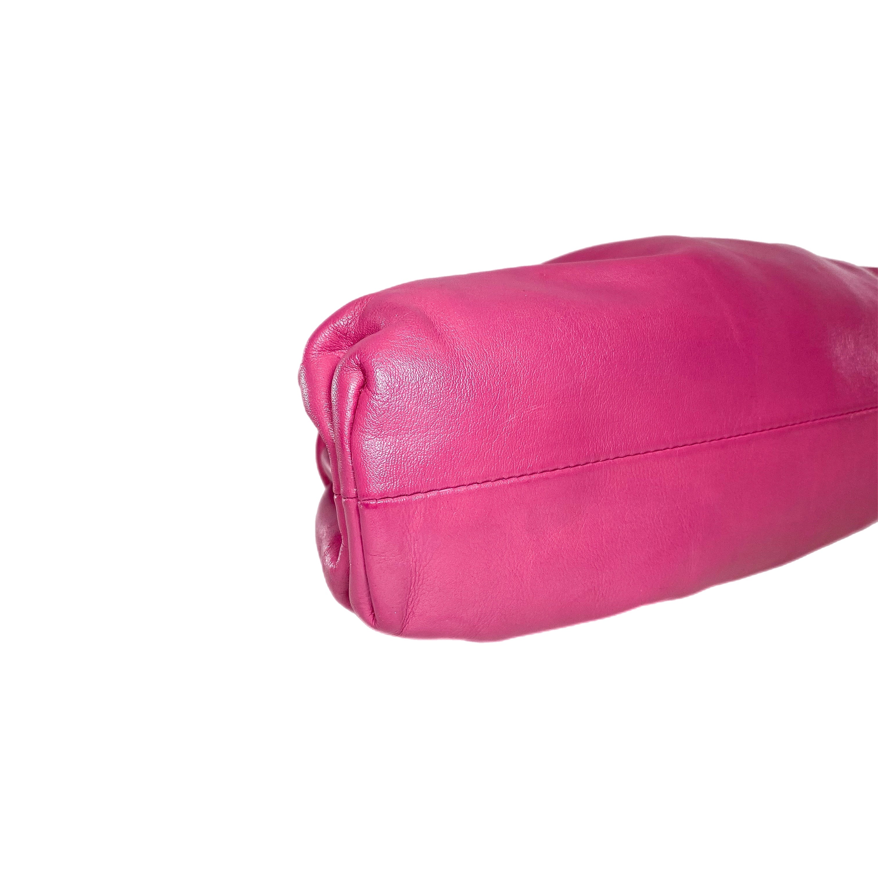 関税送料無料【BOTTEGA VENETA】PINK LEATHER POUCHES Bottega Veneta Pink Mini Pouch | Consign of the Times ™