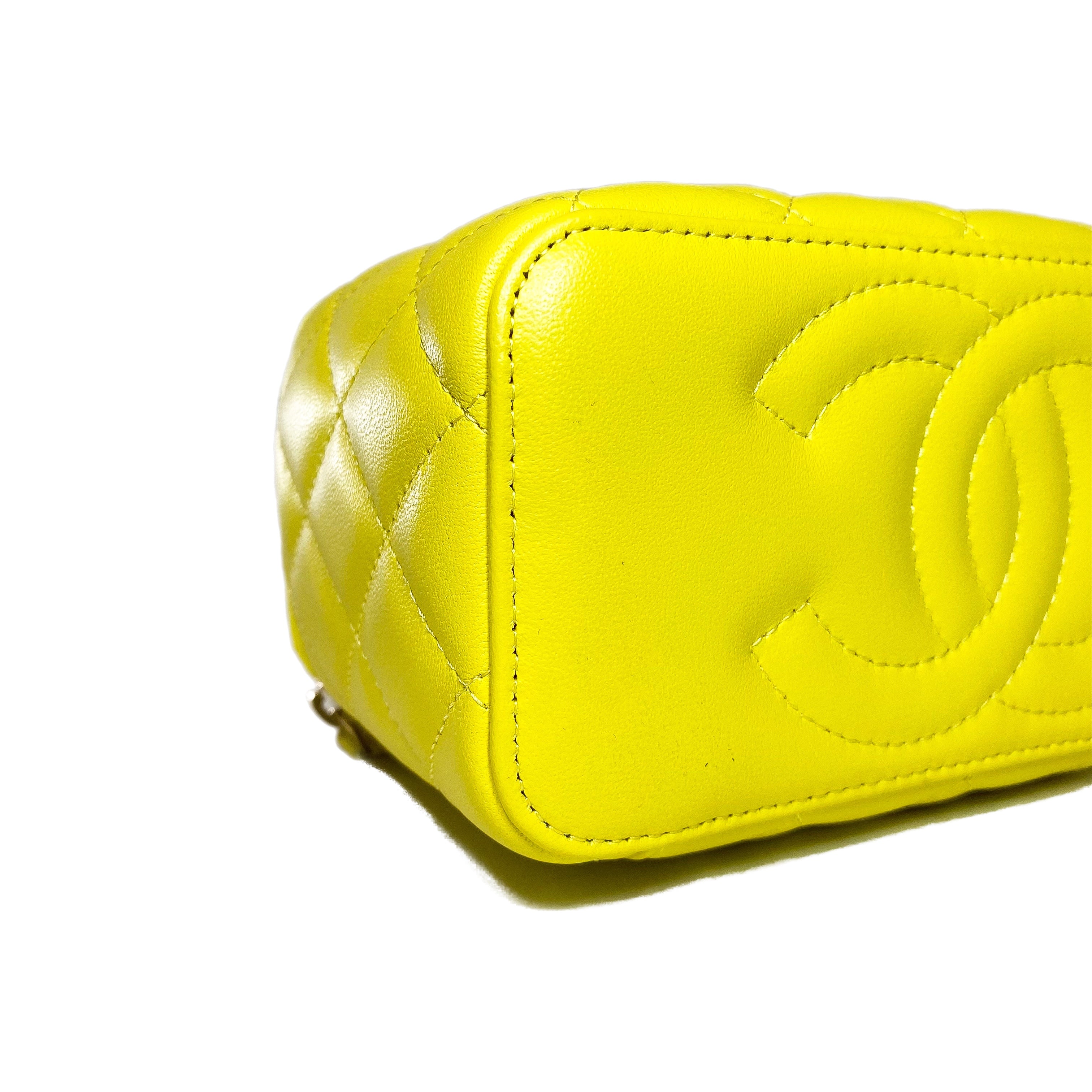 レモングラスCHANEL　ノベルティ　バッグ Chanel Yellow Pearl Crush Vanity – Consign of the Times ™