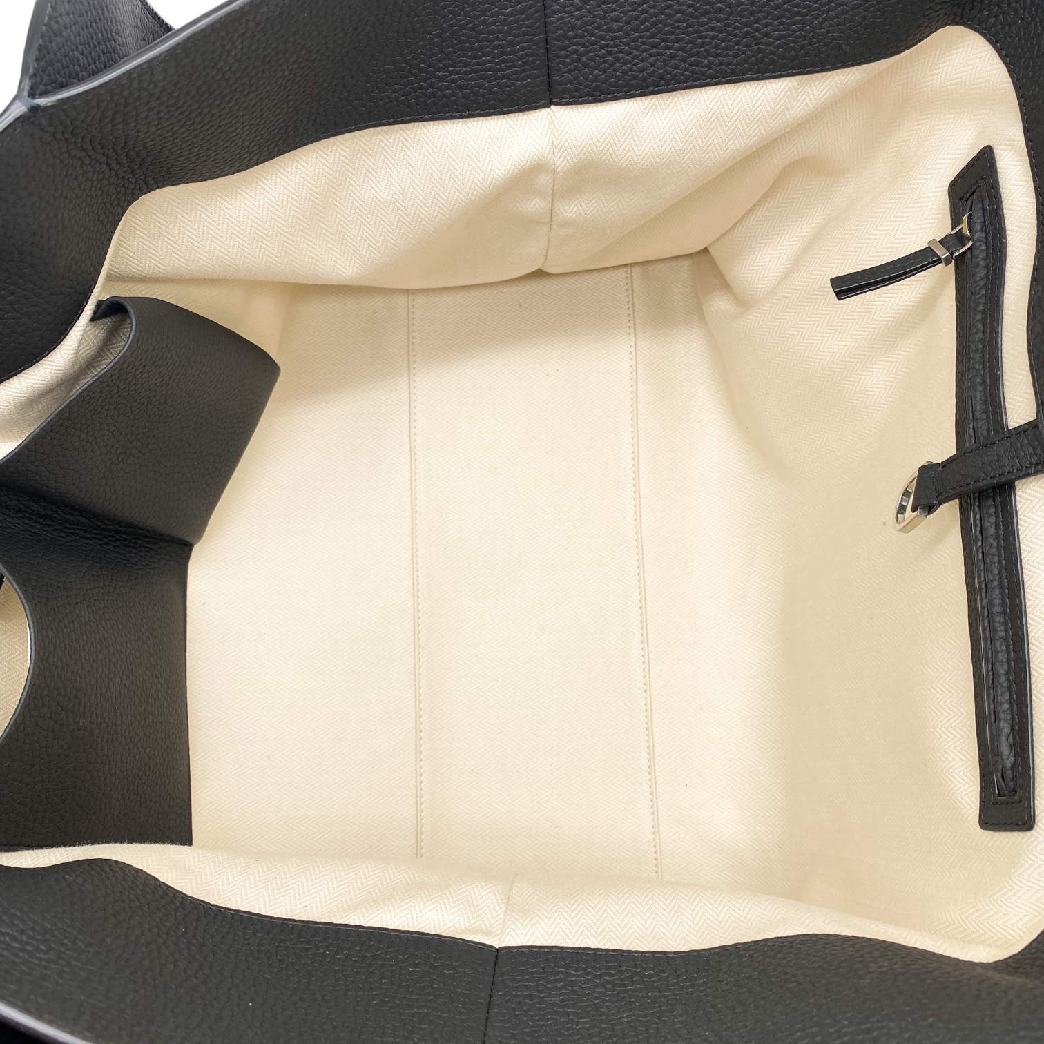 The Row Marlo 17 Black Ans Pebbled Tote