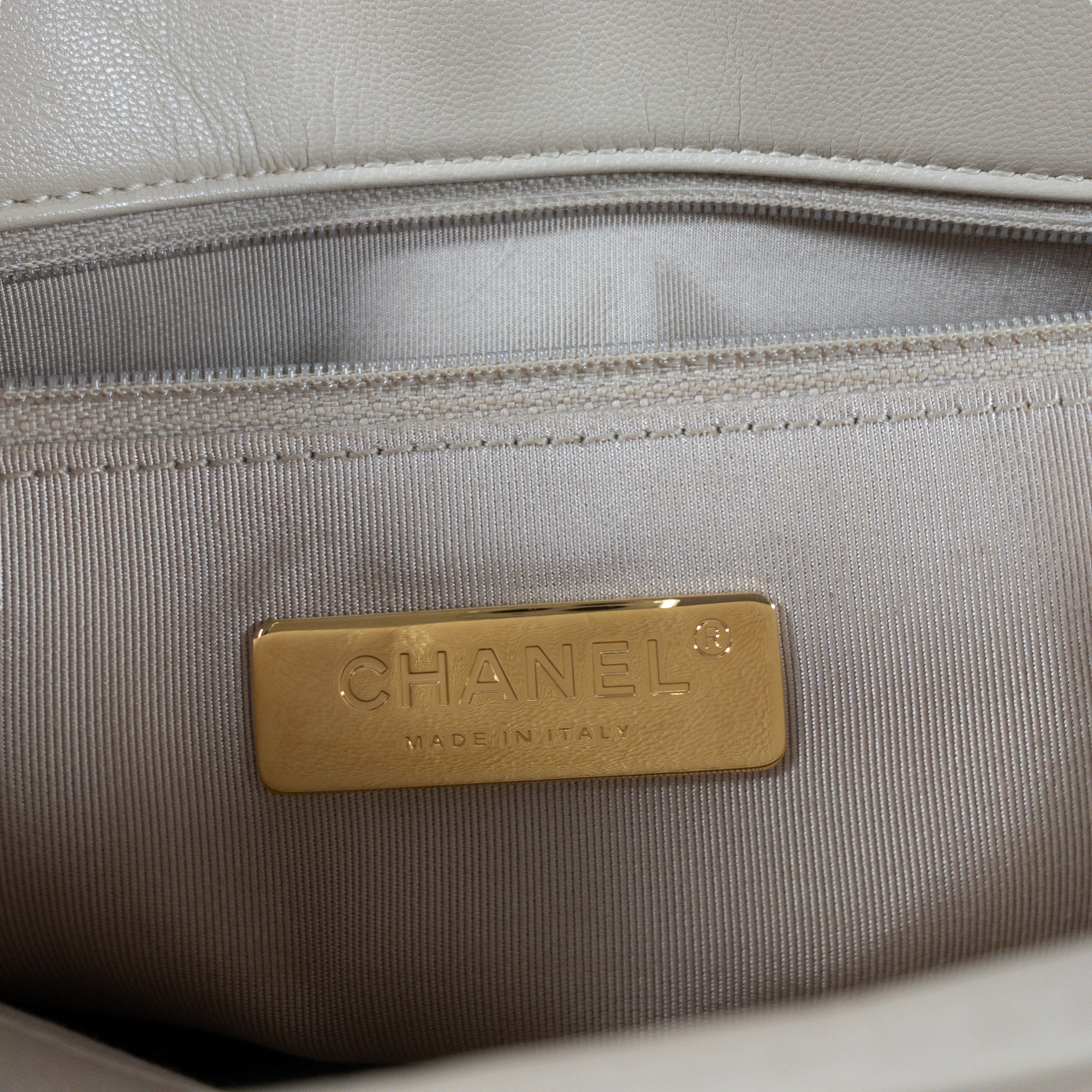 Chanel Maxi 19 Beige