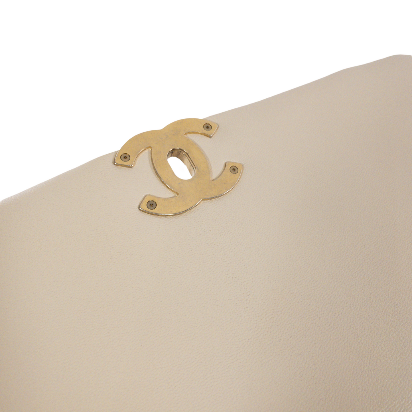 Chanel Maxi 19 Beige